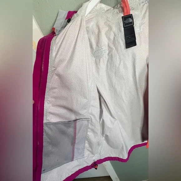 The North Face HyVent Jacket Medium - Picture 9 of 9